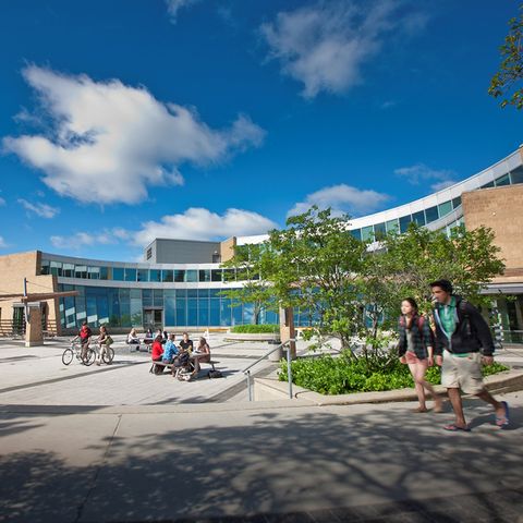 Trường trung học phổ thông Langley – Cơ hội du học Canada dành cho bạn