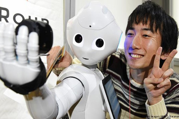 1000 robot có cảm xúc như con người được bán hết trong 1 phút